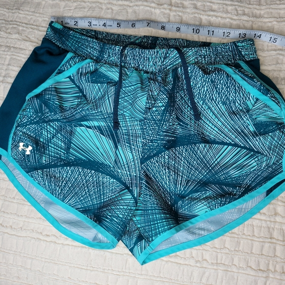 Women's Under Armour shorts small - Picture 2 of 6